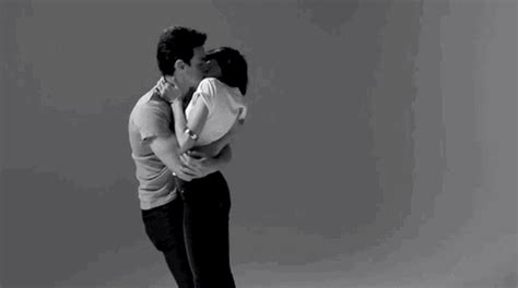 couple romance gif|Kiss Love Couple .